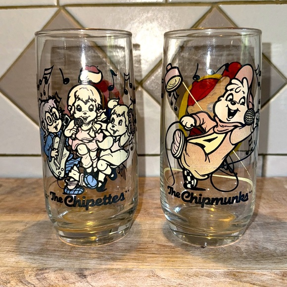 Vintage 1985 Alvin and the Chipmunks "Alvin & The Chipettes”.  Collectible - Picture 2 of 4